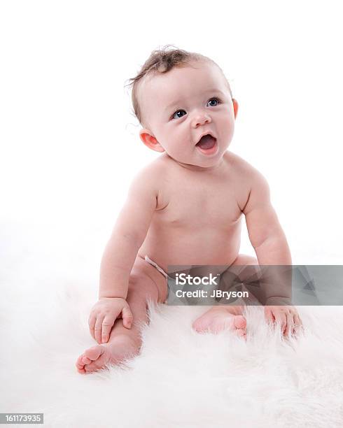 Sechs Monate Alten Baby Mit Windel Xxl Stockfoto und mehr Bilder von 2-5 Monate - 2-5 Monate, Baby, Blick in die Kamera