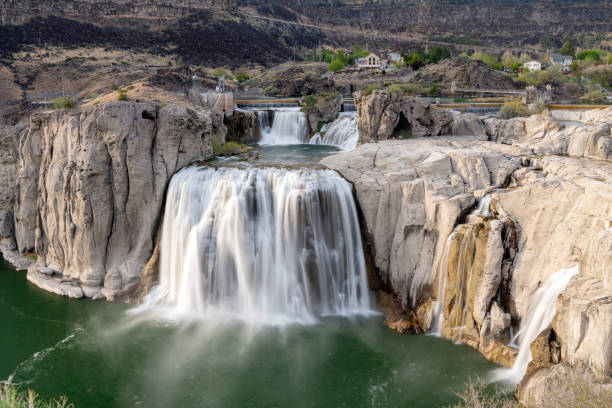 zbliżenie na wodospad shoshone na wiosnę - shoshone falls zdjęcia i obrazy z banku zdjęć