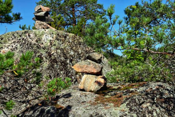 zen steine - stone zen like buddhism balance stock-fotos und bilder