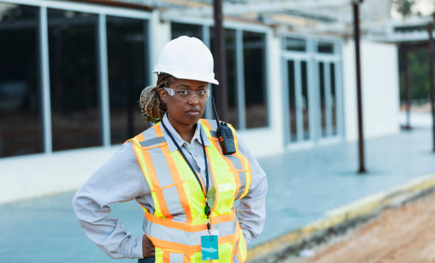 istock Woman construction worker at strip mall being renovated 1612926014