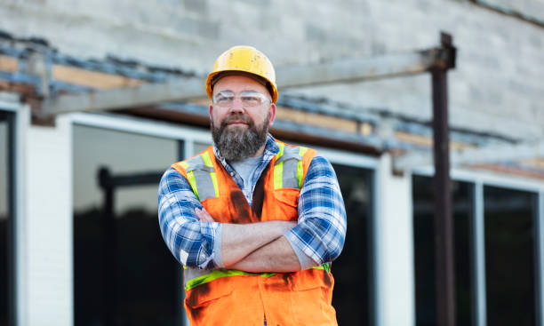 istock Construction worker at strip mall being renovated 1612926020