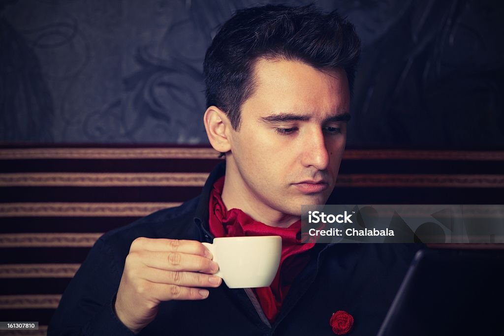 Jeune homme d'affaires avec café - Photo de 25-29 ans libre de droits