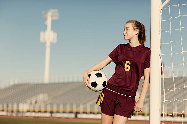 подростковая футбол dreams - young women teenager teenagers only adolescence стоковые фото и изображения