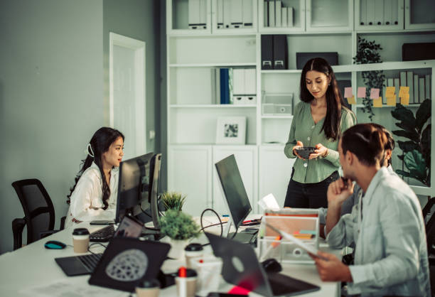 istock Startup collaborate, test, pitch trendy 3D designs. Cost-effective products for the right users. 1613169670