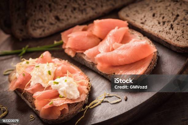 Räucherlachssandwich Stockfoto und mehr Bilder von Brotsorte - Brotsorte, Creme Fraiche, Fang