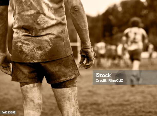 Jugador De Rugby Para Que Jugar Sepia Foto de stock y más banco de imágenes de Rugby - Deporte - Rugby - Deporte, Hombres, Lodo