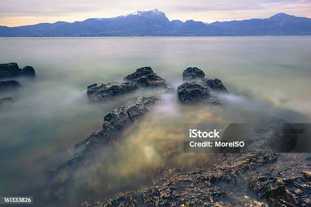 Foto de Lago De Garda Itália e mais fotos de stock de Baía - Baía, Cena de tranquilidade, Exposição Longa