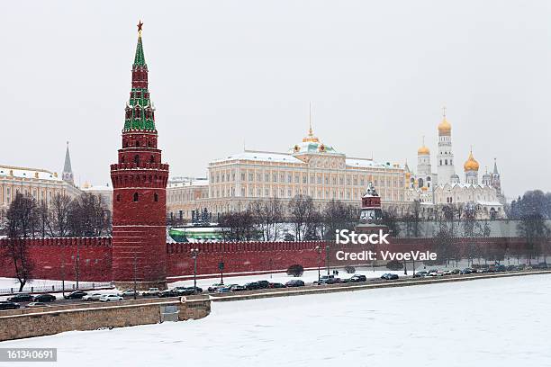 Стены В Снегопад Москва Кремль — стоковые фотографии и другие картинки Государственный Кремлёвский дворец - Государственный Кремлёвский дворец, Зима, Россия