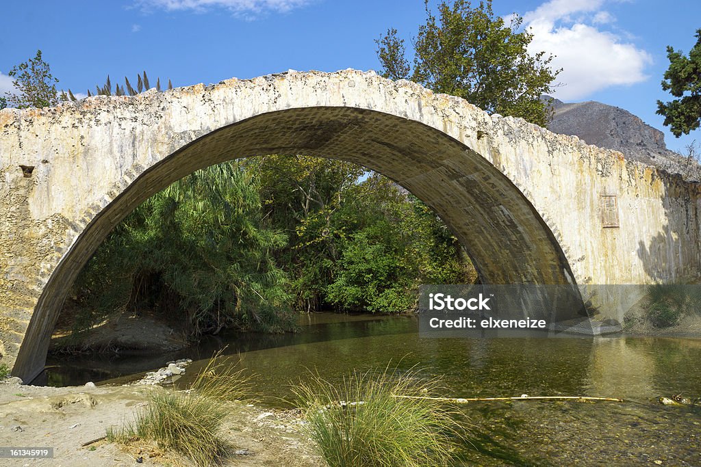 La histórica stone bridge, Creta - Foto de stock de Agua libre de derechos