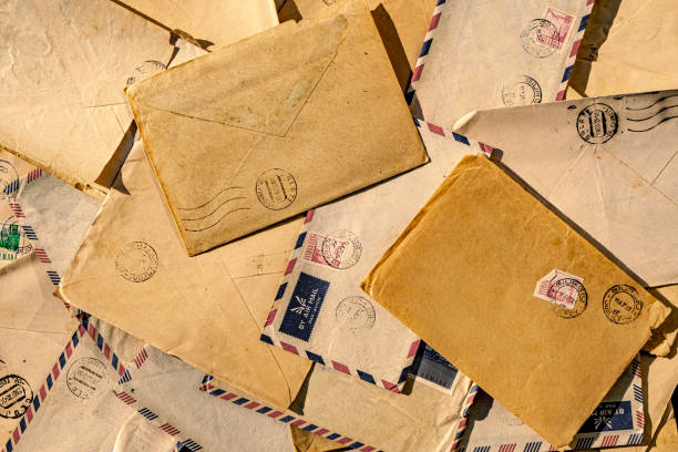 切手付きの古い封筒 - air mail mail envelope blank ストックフォトと画像