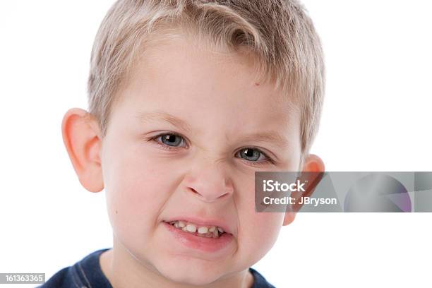 Real Personen Europäischer Abstammung Kleine Junge Wütend Frustrierter Ausdruck Nahaufnahme Portrait Stockfoto und mehr Bilder von 4-5 Jahre