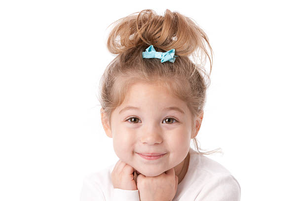 persone vere: testa spalle sorridente piccolo ragazza caucasica - two girls only cheerful front view horizontal foto e immagini stock
