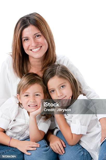 Foto de Pessoas Reais Família Hispânica Mãe Filhas Crianças e mais fotos de stock de 30 Anos