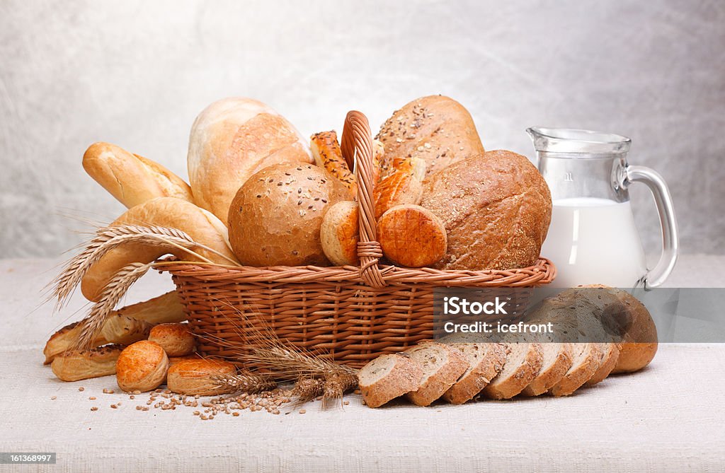Frisches Brot und Gebäck - Lizenzfrei Abnehmen Stock-Foto