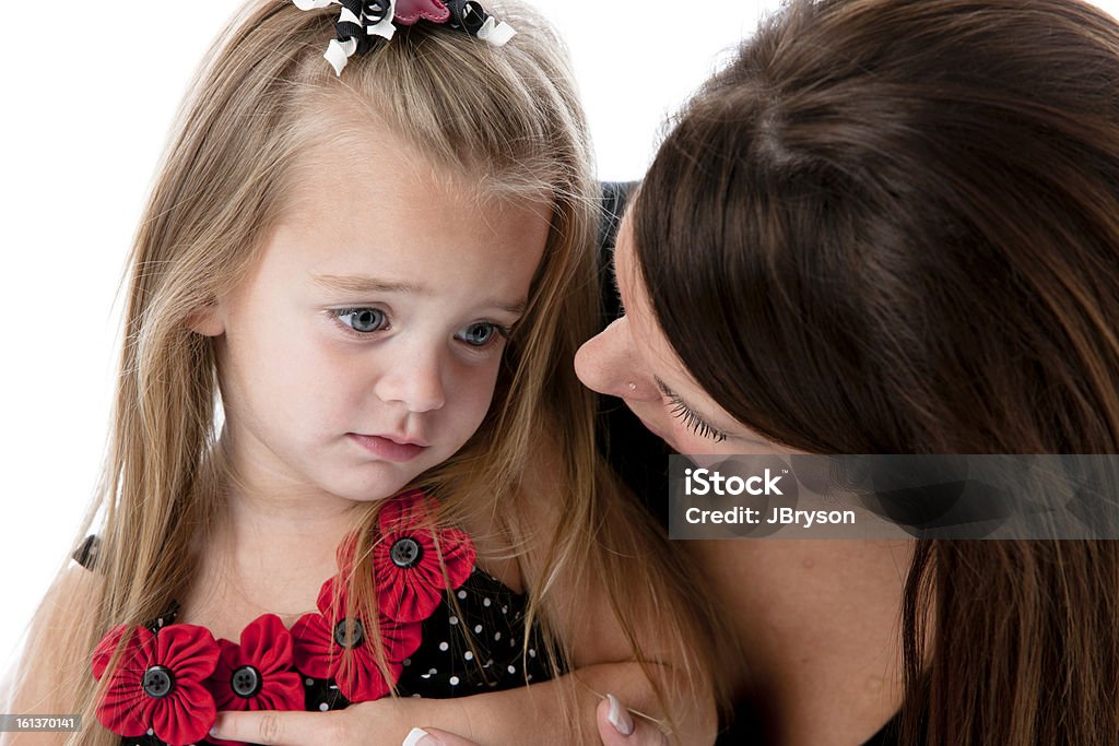 Gente: Foto caucásico adulto joven madre con su hija reconfortante - Foto de stock de 2-3 años libre de derechos