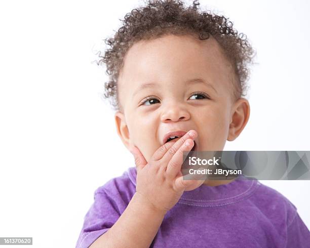 Gente Negro Riendo Niño Afroamericano Niño Púrpura Foto de stock y más banco de imágenes de 12-17 meses