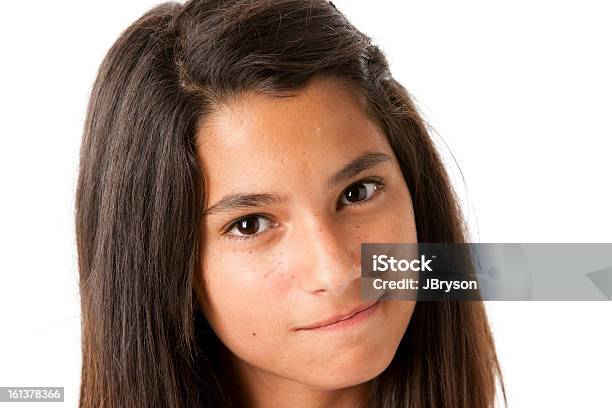 Ispanica Ragazza Adolescente Con Look Di Determinazione Primo Piano Del Volto - Fotografie stock e altre immagini di 14-15 anni