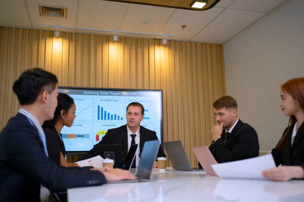 istock Vendor is meeting for sell package. 1613812030