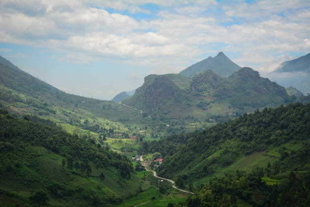 istock Mountain scenery in Northern Vietnam 1613894925