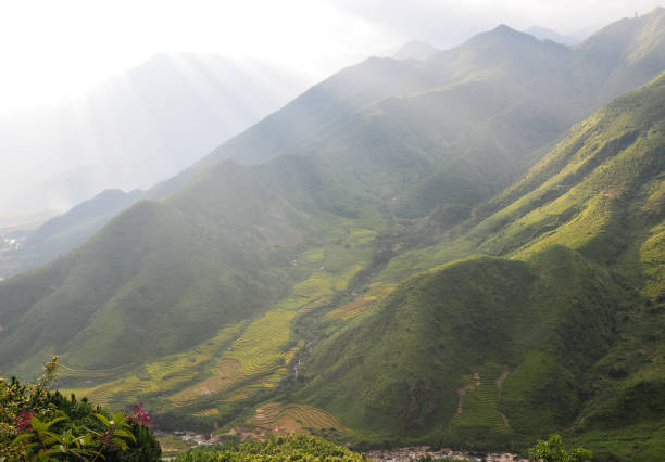 istock Mountain scenery in Northern Vietnam 1613900193