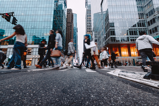 Crowd of people crossing the street in Midtown Manhattan.