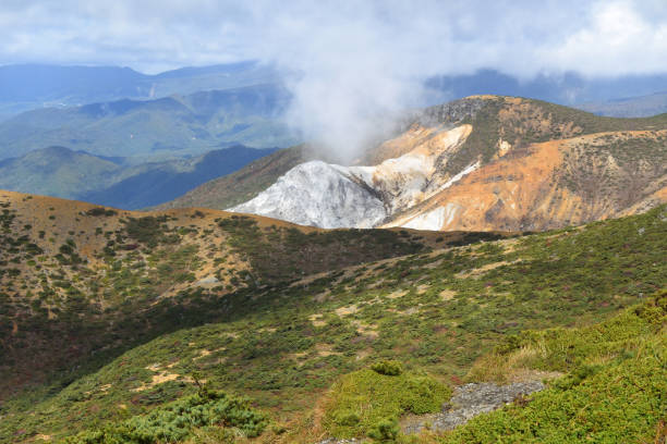 besteigung des mount adatara, fukushima, japan - nihonmatsu stock-fotos und bilder