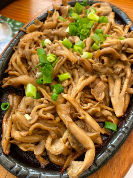 istock Grilled shimeji mushroom portion 1614265328