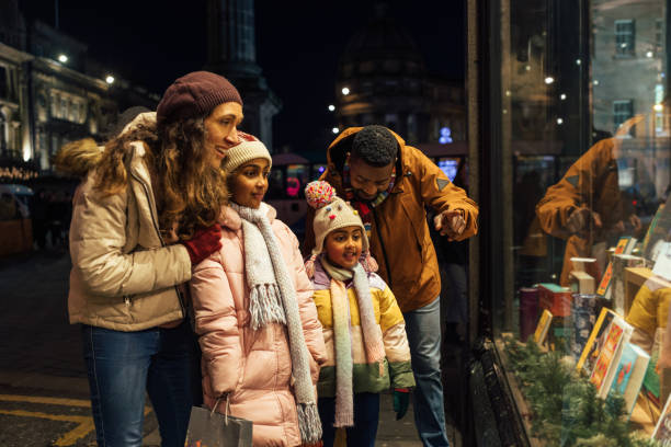 istock Festive Family Window Shopping 1614443593
