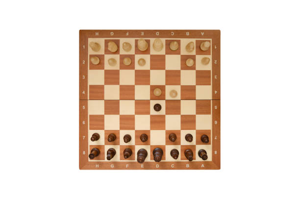 das damengambit ist wie die eröffnung einer schachpartie - armed forces black yellow chess pawn stock-fotos und bilder