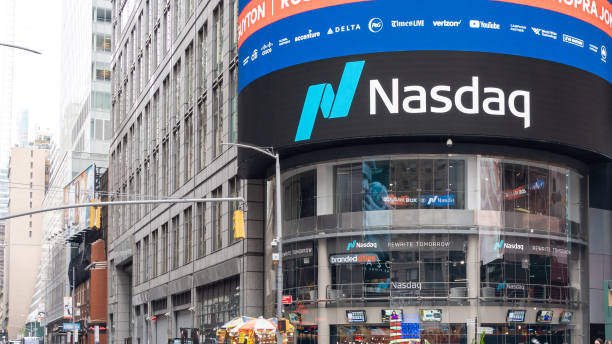 미국 뉴욕에 있는 nasdaq 증권 거래소 본사 - nasdaq 뉴스 사진 이미지