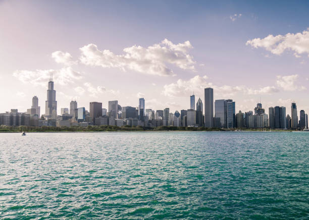 istock Chicago purple skyline 1615803222