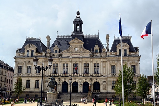 Vannes, France, auguste 14, 2023 : Town hall of Vannes with the equestrian statue of the constable of Richemont