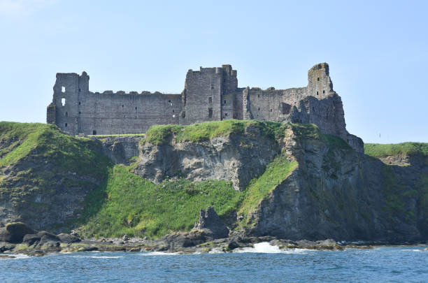 Ruins of Tantallon Castle near North Berwick, Scotland Tantallon Castle is a ruined mid-14th-century fortress, located 5 kms (3.1 mi) east of North Berwick, in East Lothian, Scotland. It sits atop a promontory opposite the Bass Rock, looking out onto the Firth of Forth. The last medieval curtain wall castle to be constructed in Scotland, Tantallon comprises a single wall blocking off the headland, with the other three sides naturally protected by sea cliffs. north berwick scotland east lothian castle scotland stock pictures, royalty-free photos & images