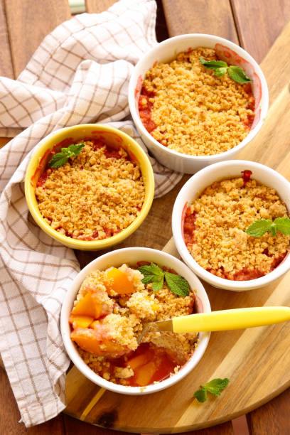 istock Peach and strawberry crumble 1616338834