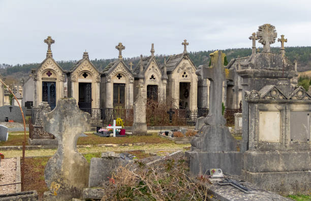 istock Cemetery in Verdun 1616400338
