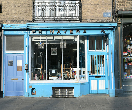 Situated in the heart of Cambridge, Primavera is an independent art gallery in a three-storey  building facing King's College.  They house a wide range of British contemporary collections including paintings, ceramics, jewellery, glass, sculpture and textiles.