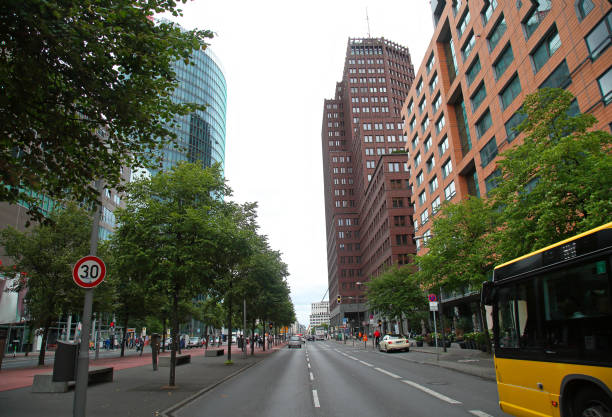 centrum berlina - berlin germany skyline germany central berlin zdjęcia i obrazy z banku zdjęć