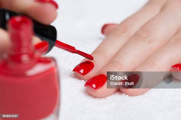 Maniküre Stockfoto und mehr Bilder von Nagellack - Nagellack, Auftragen, Entspannung