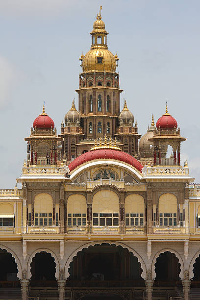 palais de mysore en inde - bangalore karnataka india famous place photos et images de collection