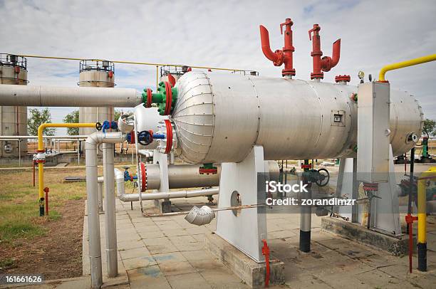 Armazenagem De Gás E Pipeline - Fotografias de stock e mais imagens de Abastecer - Abastecer, Ao Ar Livre, Aço