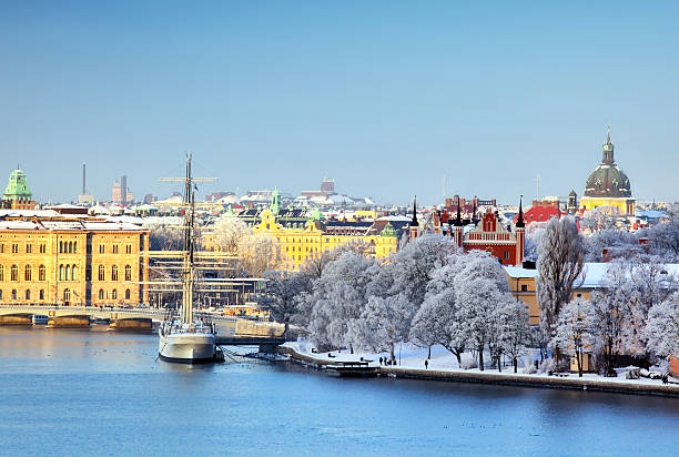 cidade de estocolmo, suécia - stockholm sweden sea winter imagens e fotografias de stock