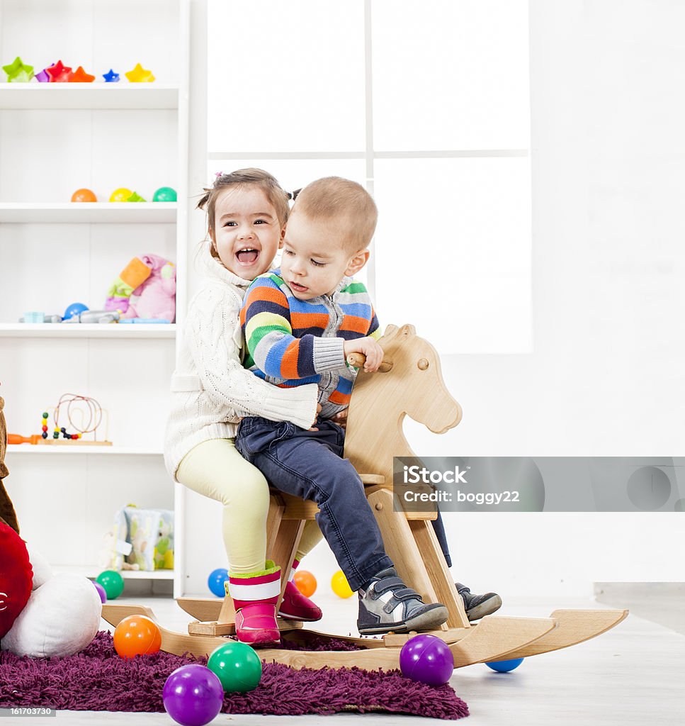 Crianças brincando na sala - Royalty-free 18 a 23 Meses Foto de stock