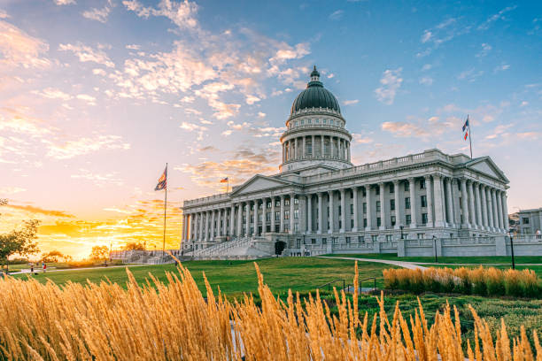 utah state capitol in salt lake city, utah, united states - washington dc monument sky cloudscape imagens e fotografias de stock