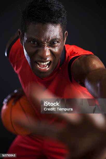 Foto de Basquete Agressive Palyer e mais fotos de stock de 20-24 Anos - 20-24 Anos, 25-30 Anos, Adulto