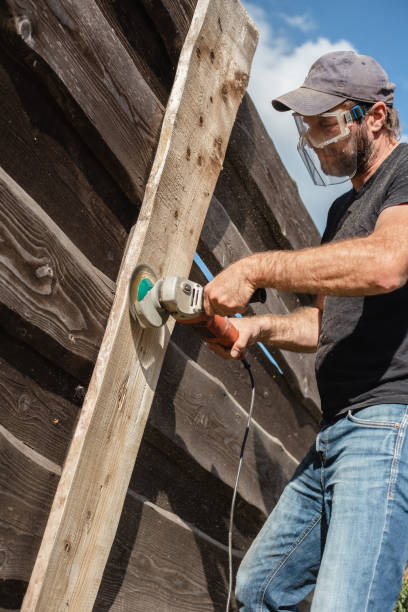 istock Rough cleaning and blanching of old boards 1617100867