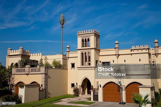 La Arquitectura Tradicional De Dubai Foto de stock y más banco de imágenes de Chalet veraniego - Chalet veraniego, Villa - Estructura de edificio, Casa