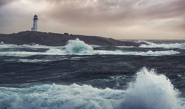 ni'east spray - lighthouse scenics winter peggys cove photos et images de collection