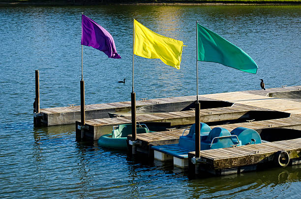 colorate bandiere mandare sul lago - us state flag national flag flag three objects foto e immagini stock