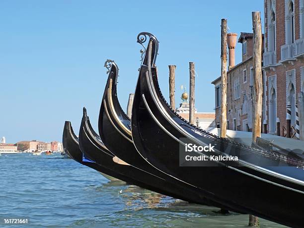 Foto de Gôndola Veneziana Perto Da Praça De San Marco e mais fotos de stock de Abraçar - Abraçar, Amor, Antigo