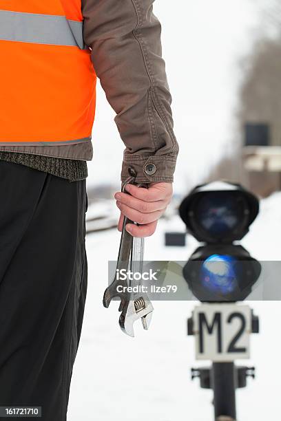 Foto de Homem Com Chave Inglesa e mais fotos de stock de Adulto - Adulto, Chave Inglesa - Chave de porcas, Chave de porcas